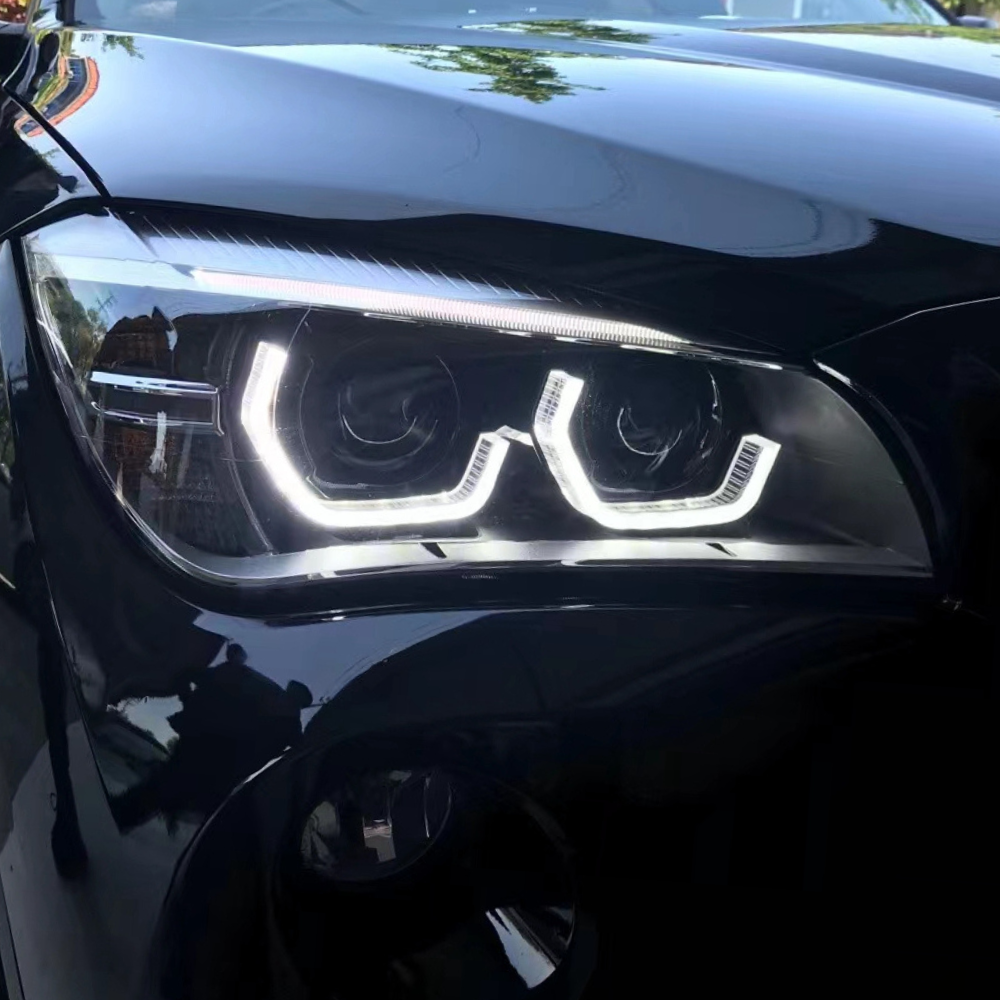 BMW X1 E84 black LED headlights installed
Phares LED BMW X1 E84 version noire installés