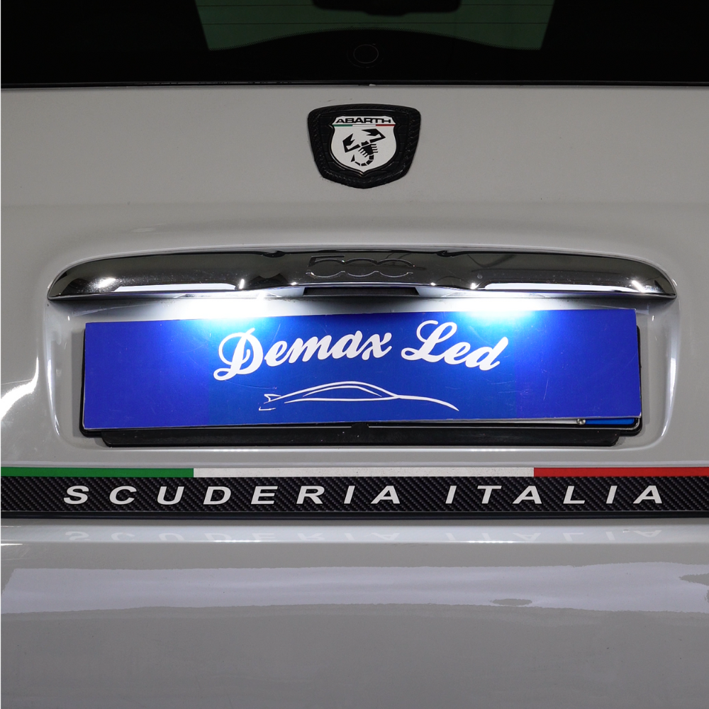 LED license plate lights for Fiat 500 and Abarth, high brightness and plug-and-play installation • Feux de plaque LED pour Fiat 500 et Abarth, haute luminosité et installation plug-and-play