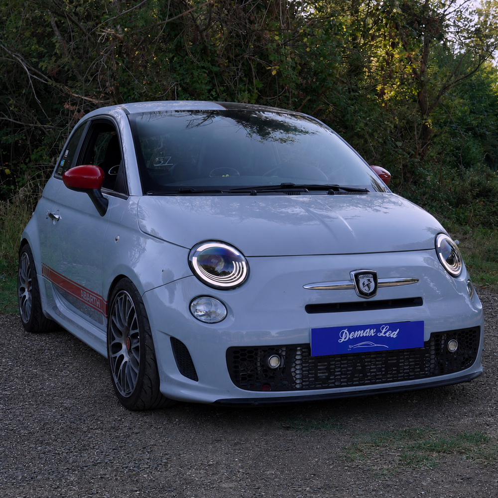 Voll-LED-Scheinwerfer an einem Fiat 500 oder Abarth, Seitenansicht