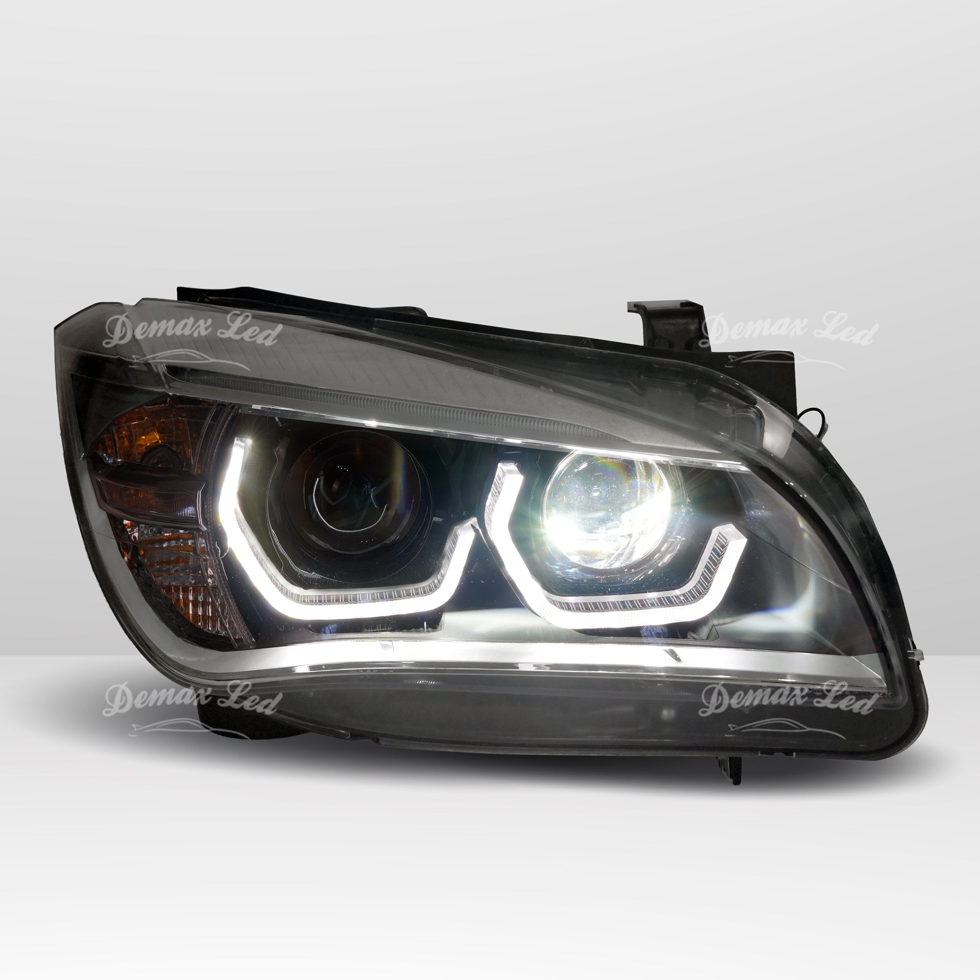 BMW X1 E84 LED headlights low beam active

Phares LED BMW X1 E84 feux de croisement allumés