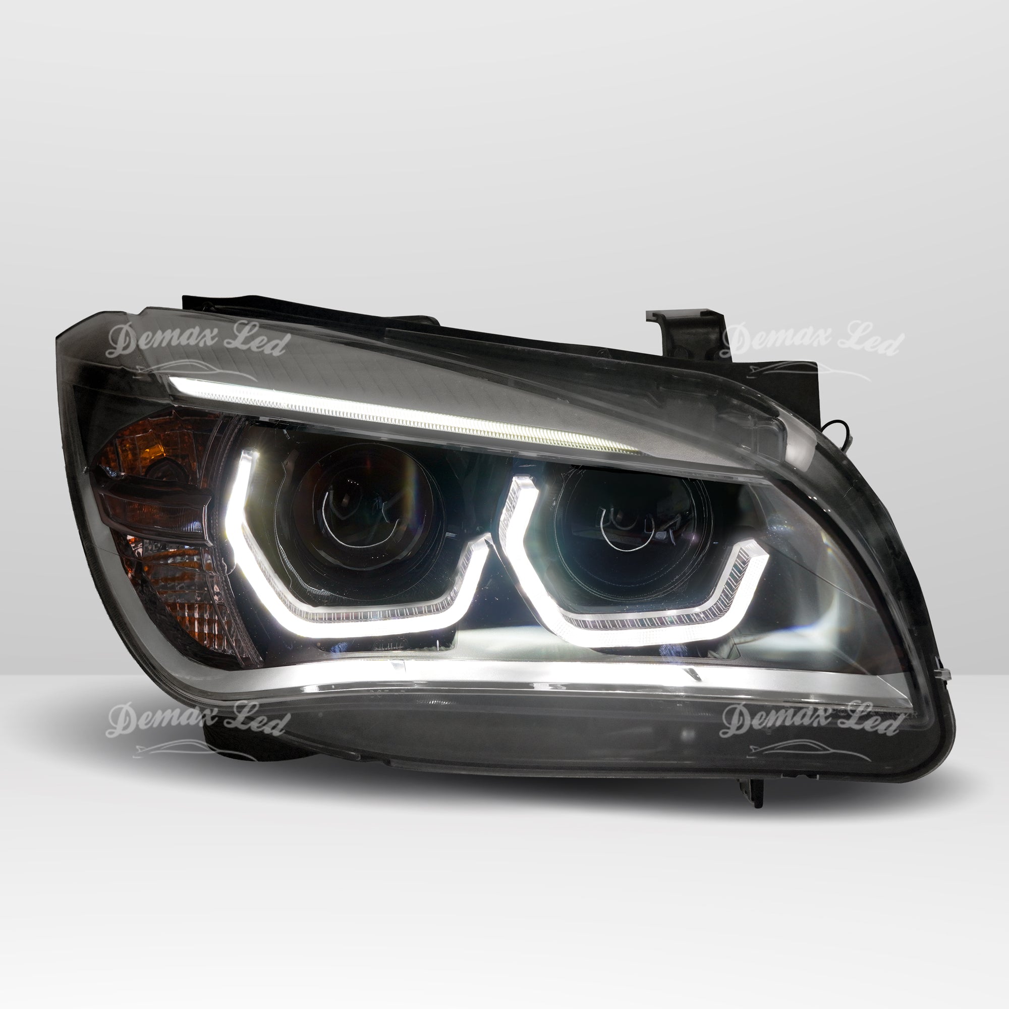 BMW X1 E84 LED headlights daytime running lights
Phares LED BMW X1 E84 feux de jour allumés