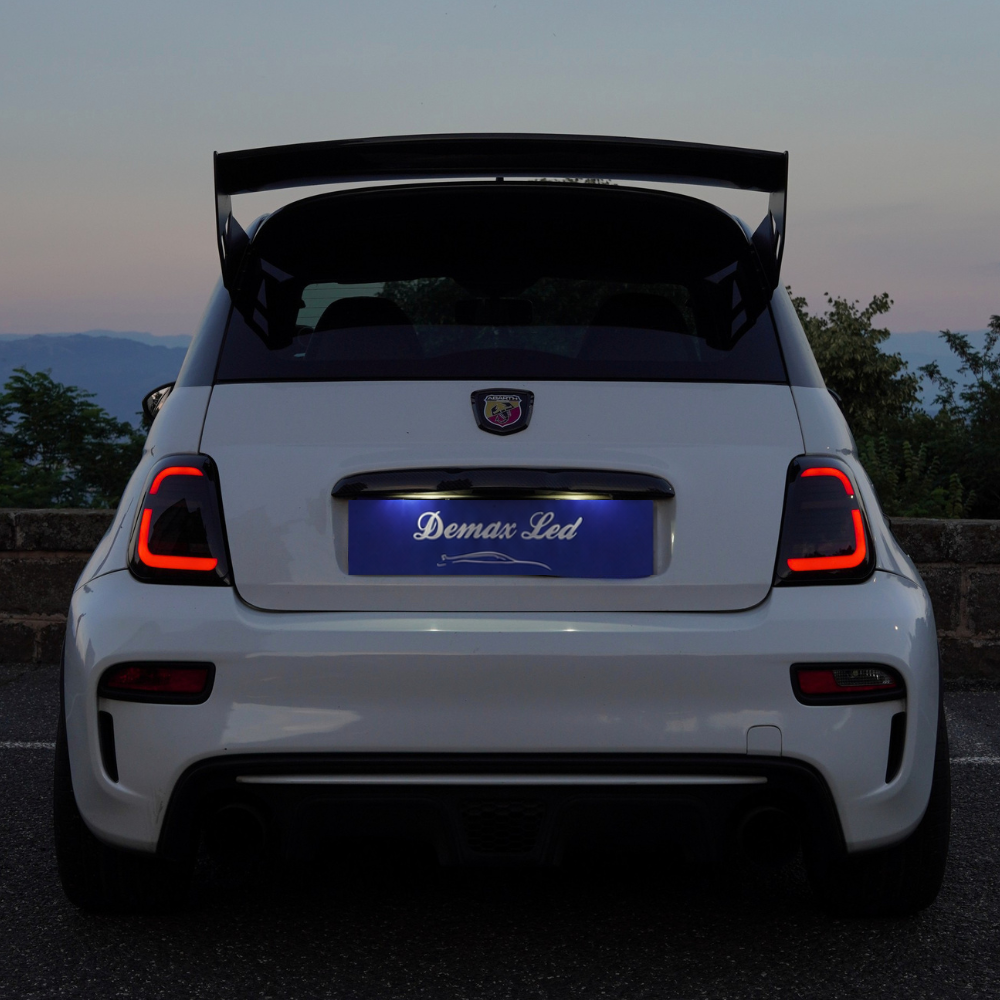 DEMAX Series 2 Full LED tail lights illuminated on a Fiat 500 Abarth in the evening | Feux arrière Full LED DEMAX Série 2 allumés sur une Fiat 500 Abarth en soirée
