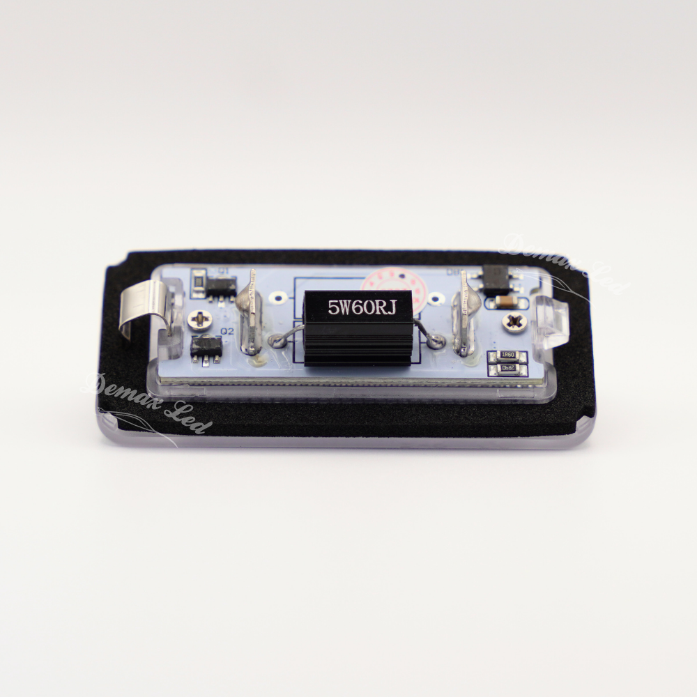 LED license plate lights for Fiat 500 and Abarth, high brightness and plug-and-play installation • Feux de plaque LED pour Fiat 500 et Abarth, haute luminosité et installation plug-and-play