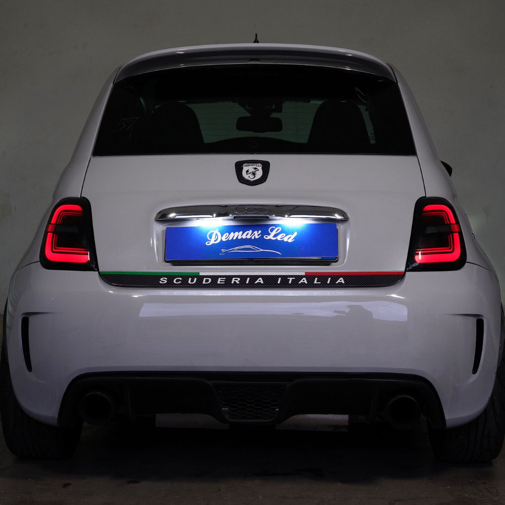 LED license plate lights for Fiat 500 and Abarth, high brightness and plug-and-play installation • Feux de plaque LED pour Fiat 500 et Abarth, haute luminosité et installation plug-and-play